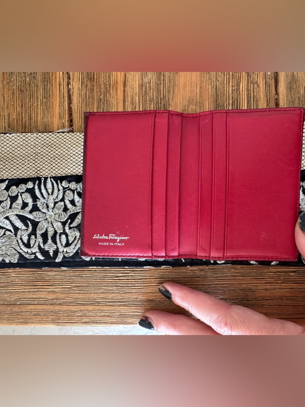 Retro Salvatore Ferragamo Red Patent Leather Card Holder with Bow Accent - Picture 3 of 9